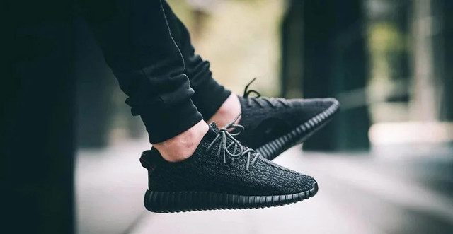 Кроссовки Adidas Yeezy Boost 350 спортивные.